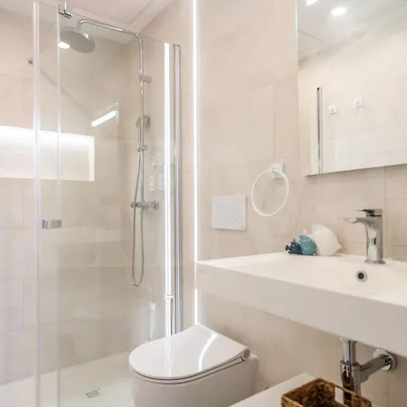 Apartment Coastside With Balcony And Parking By Rems Fuengirola