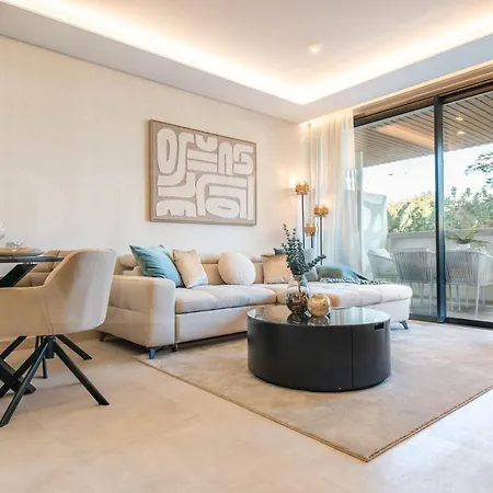 Coastside With Balcony And Parking By Rems *