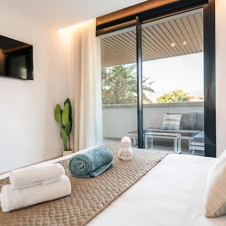 Coastside With Balcony And Parking By Rems